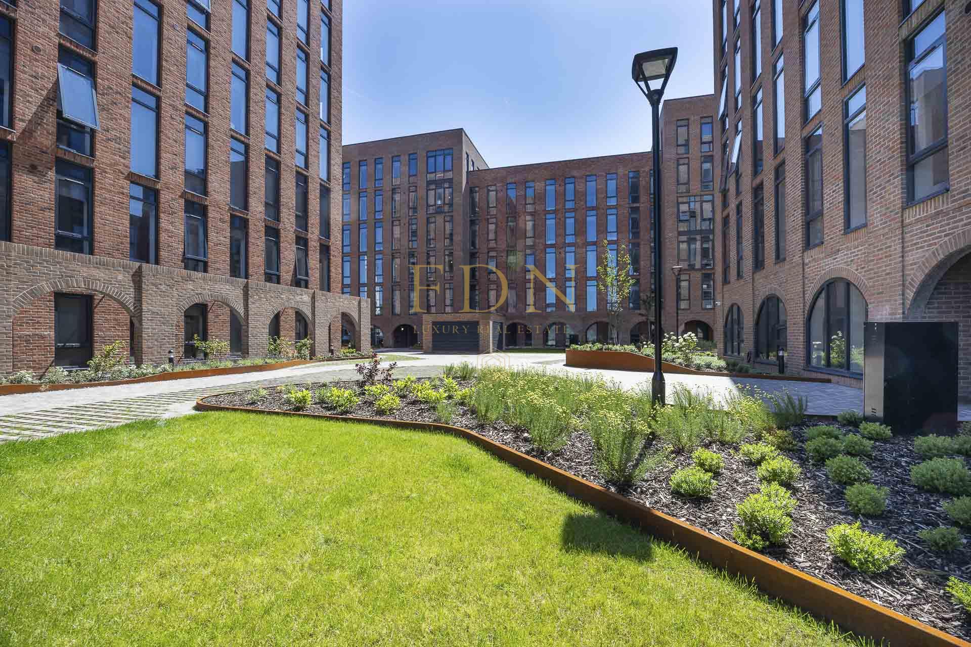 Landscaped-Gardens-Piazza